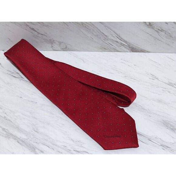 Oscar de la Renta Men's 100% Silk Red With Blue & White Diamond Neck Tie - Picture 1 of 5